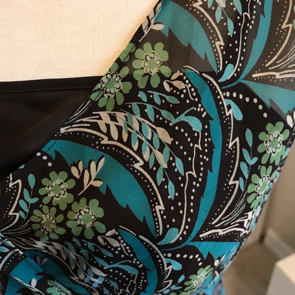 Ann Taylor LOFT Sleeveless Floral Top - Picture 3 of 4